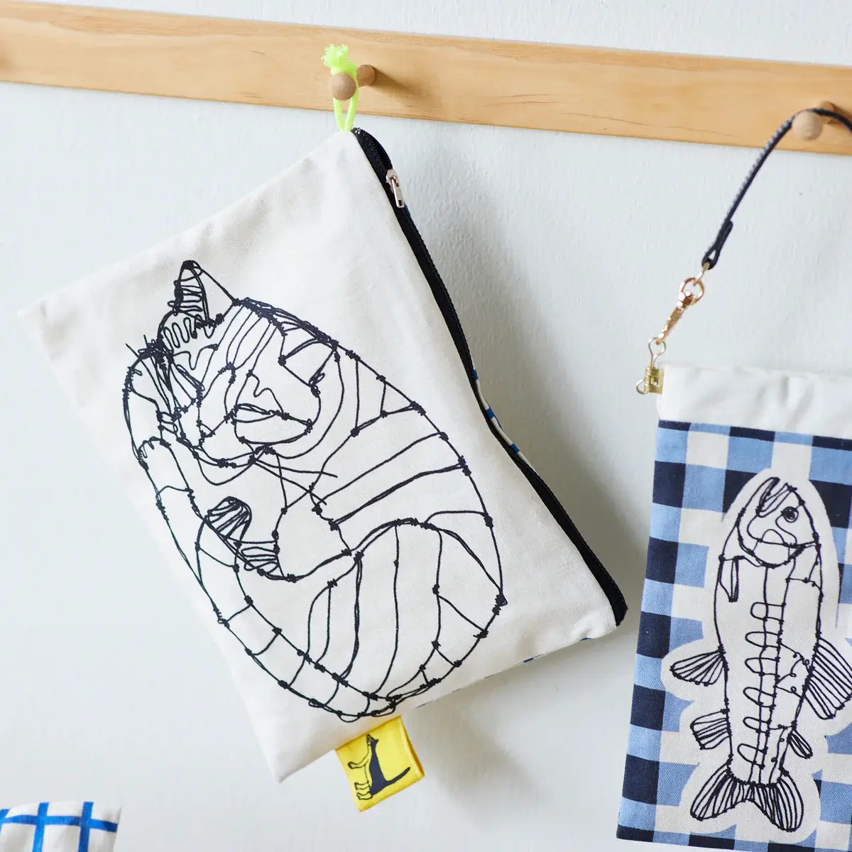 +HAyU Cat Panel