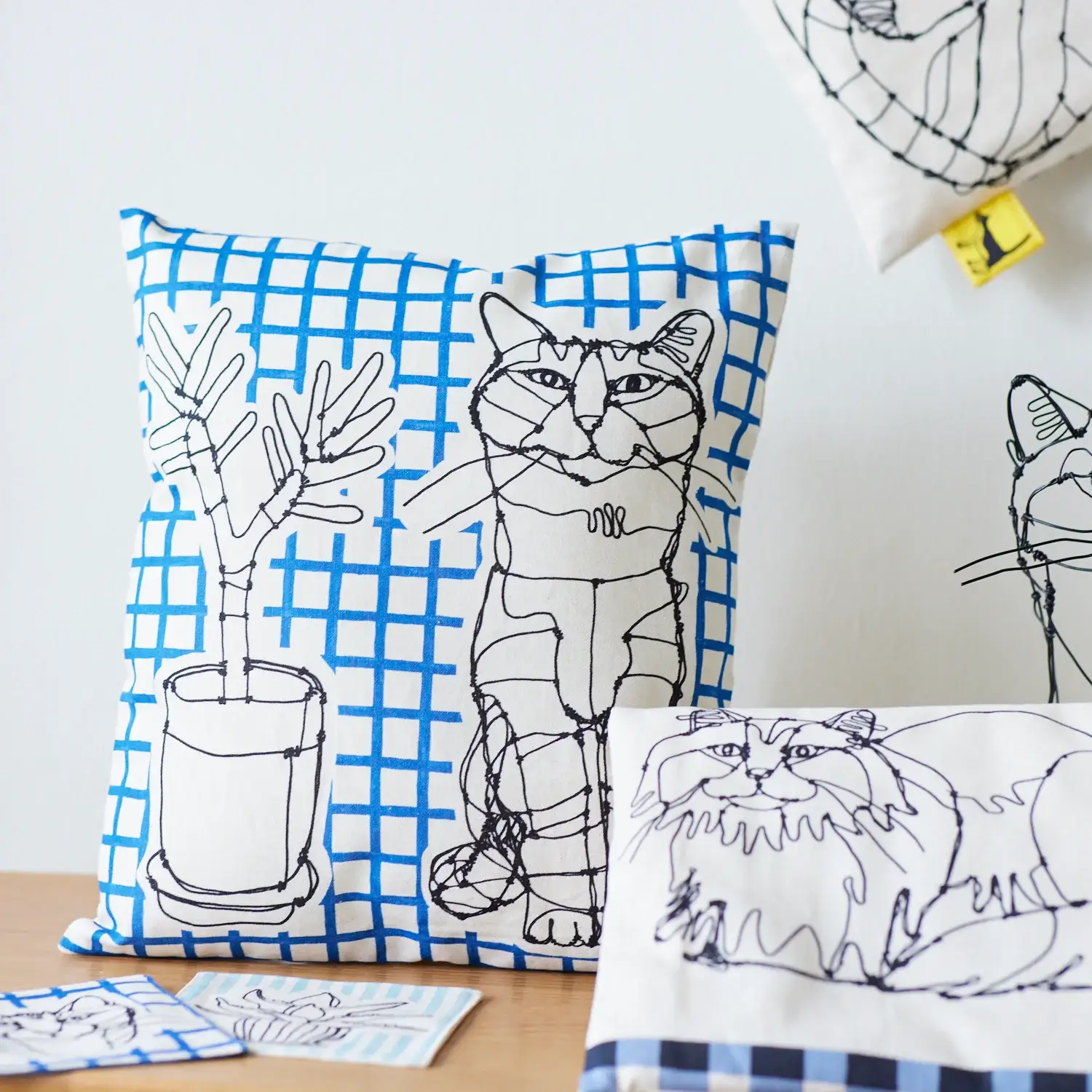 +HAyU Cat Panel
